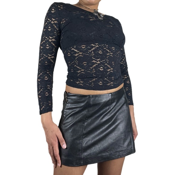 Vintage Coquette Lace Crop Top - Picture 3 of 5